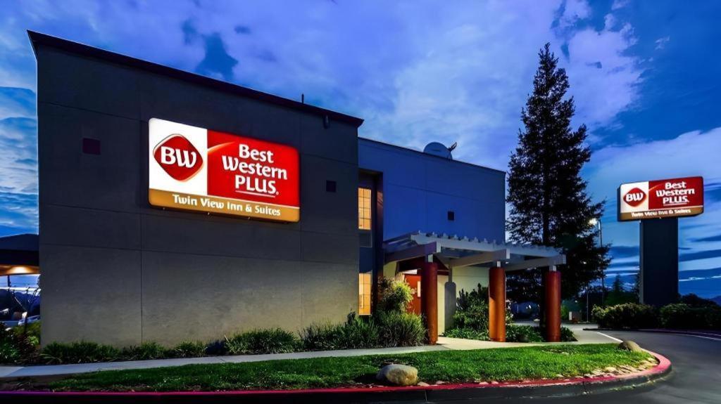 Best Western Plus Twin View Inn And Suites Реддинг Экстерьер фото