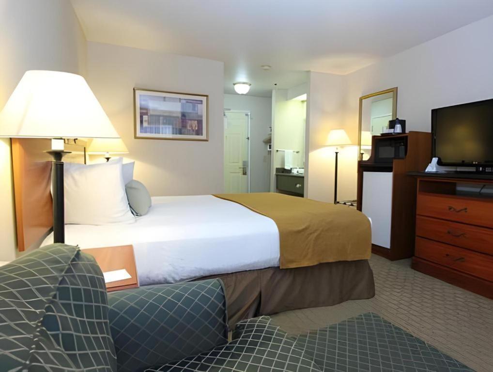 Best Western Plus Twin View Inn And Suites Реддинг Экстерьер фото