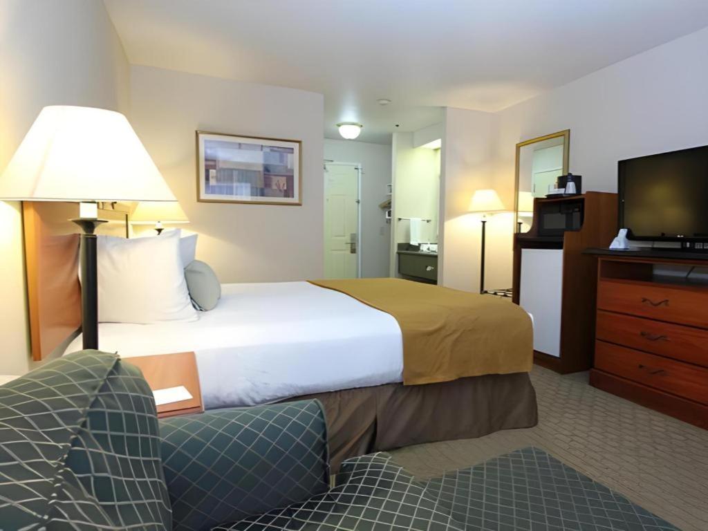 Best Western Plus Twin View Inn And Suites Реддинг Экстерьер фото
