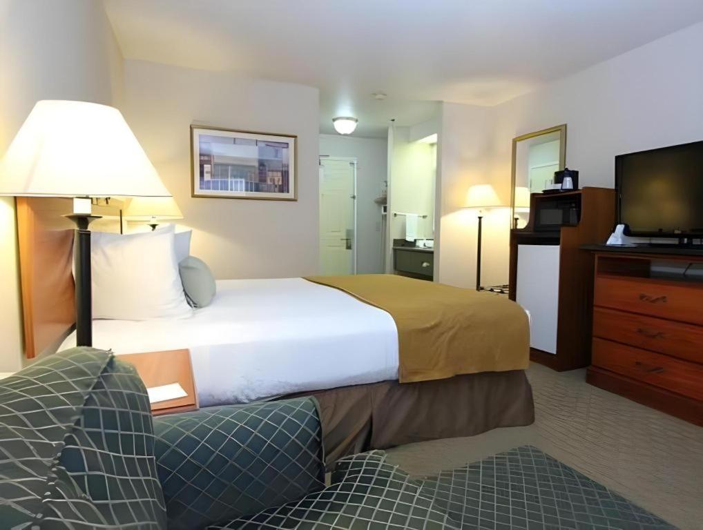 Best Western Plus Twin View Inn And Suites Реддинг Экстерьер фото